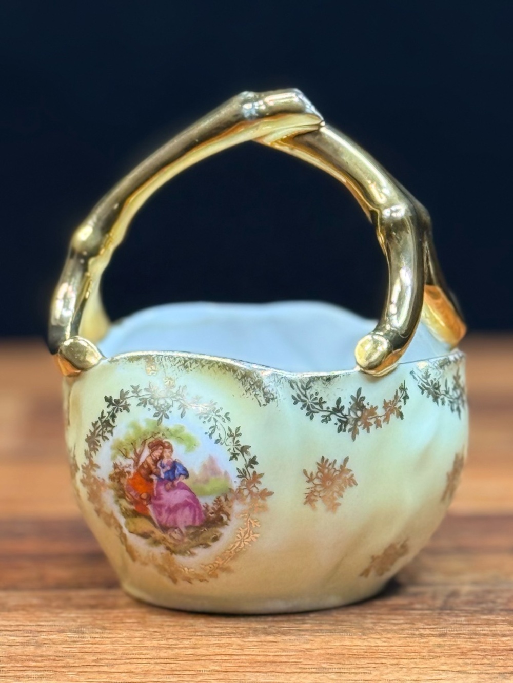 BAVARIA Porzellanmalerei Parbus Gold Handle Basket